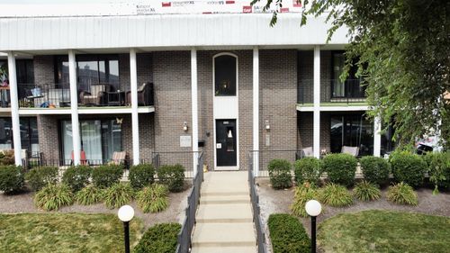 2d-9800 S Karlov Ave, Oak Lawn, IL, 60453-3450 | Card Image