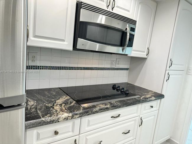 APT-811 - 5401 Collins Ave, Condo with 2 bedrooms, 2 bathrooms and null parking in Miami Beach FL | Image 30