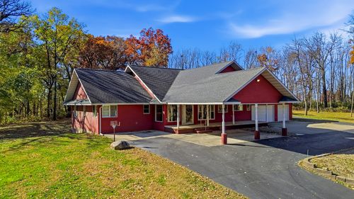 15207 Henry Rd, Morrison, IL, 61270-9013 | Card Image