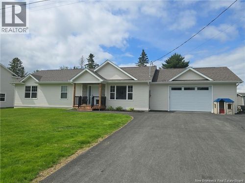 207 Carroll St, Miramichi, NB, E1V0M3 | Card Image