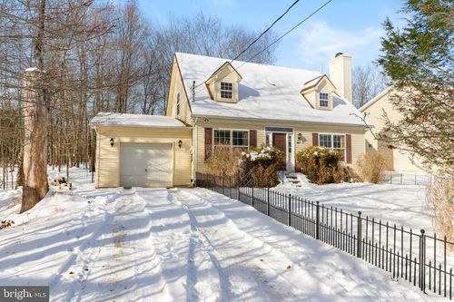 462 Country Place Dr, Tobyhanna, PA, 18466-7941 | Card Image
