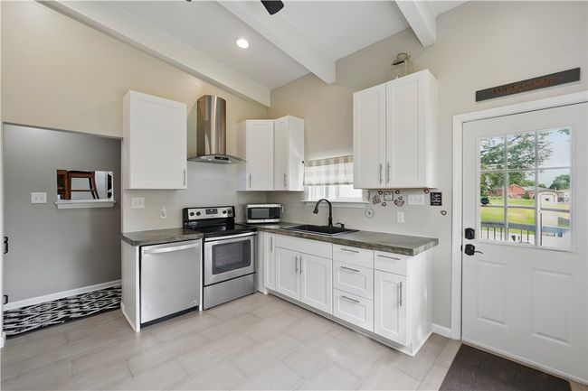 1182 W Laurel Cir, House other with 3 bedrooms, 2 bathrooms and null parking in Mt. Pleasant Twp - Wml PA | Image 14