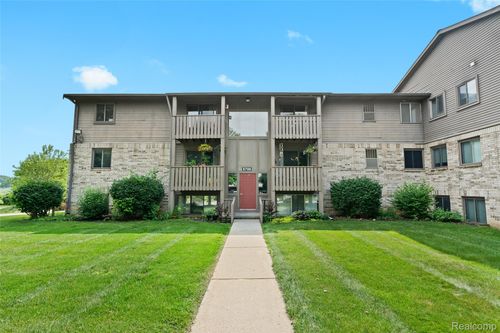 8709 Candlewood Trl, Brighton, MI, 48116-2362 | Card Image