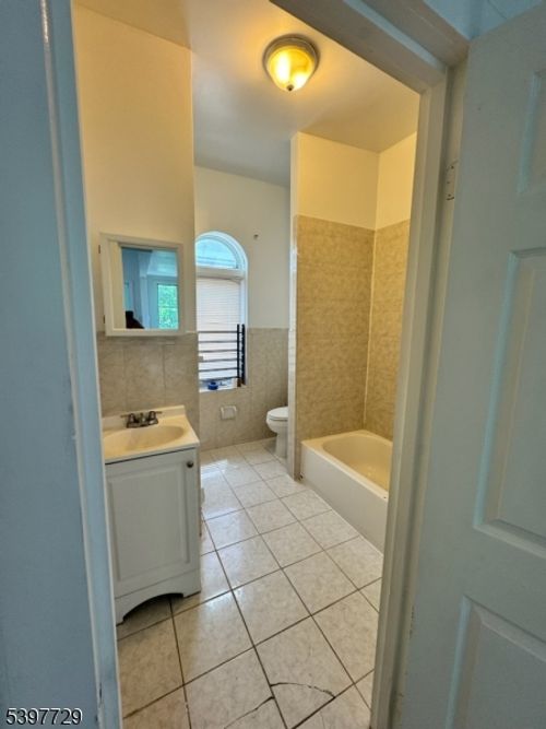 3-475 Clinton Ave, Newark, NJ, 07108-1823 | Card Image