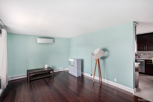 1035 Wyman Dr, Waterford, MI, 48328-3965 | Card Image