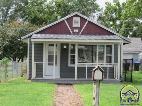 919 Ne Green St, Topeka, KS, 66616-1312 | Card Image