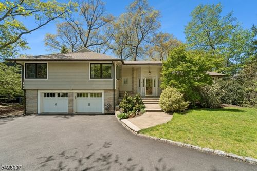 29 Knob Hill Dr, Summit, NJ, 07901-3024 | Card Image