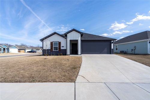 2009 N Fleetwood Ln, Siloam Springs, AR, 72761-4160 | Card Image