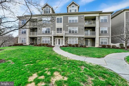 t-3-8813 Stone Ridge Cir, PIKESVILLE, MD, 21208-1026 | Card Image