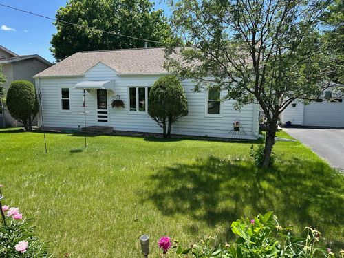925 Willow St W, Detroit Lakes, MN, 56501-3810 | Card Image