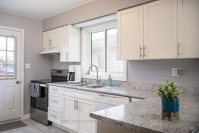 28 Dyer Dr, House attached with 4 bedrooms, 2 bathrooms and 4 parking in Wasaga Beach ON | Image 12