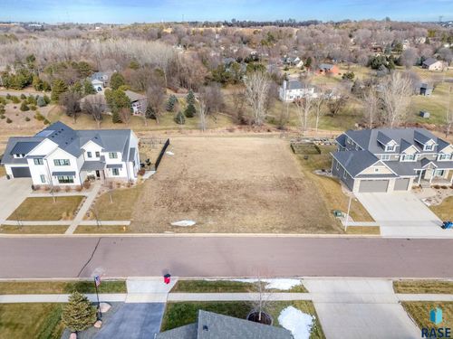 205 N Autumnwood Ct, Sioux Falls, SD, 57110-6280 | Card Image