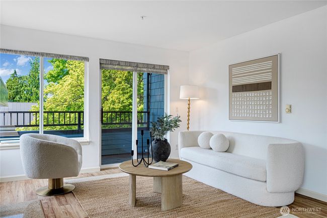 APT-302 - 9222 Roosevelt Way Ne, Condo with 2 bedrooms, 2 bathrooms and 1 parking in Seattle WA | Image 16