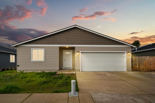 7915 Jacqueline Way, White City, OR, 97503-1738 | Card Image