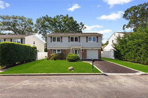 60 Lafayette St, Huntington, NY, 11743-5231 | Card Image