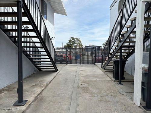 b-d-625 N 11th St, Las Vegas, NV, 89101-2588 | Card Image