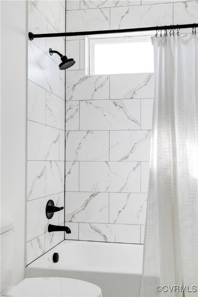 Hall bathroom on 2nd floor | Image 27