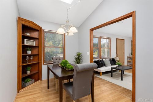 21326 Flanders St, Farmington Hills, MI, 48335-5334 | Card Image