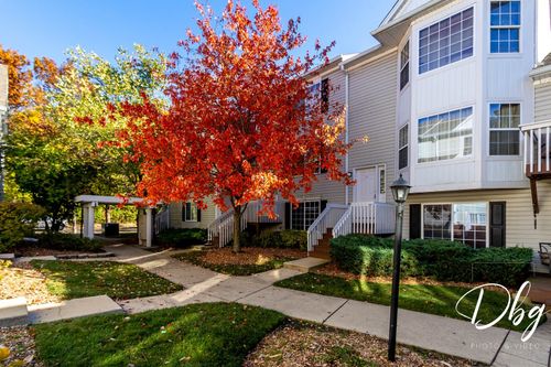 31-31 S Treehouse Ln, Round Lake, IL, 60073-3585 | Card Image