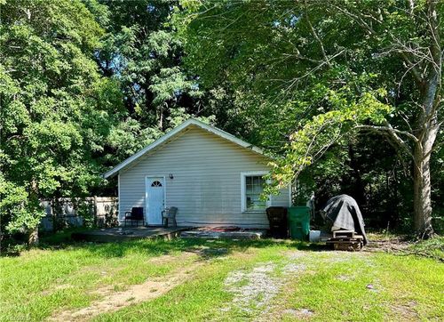 207 Crestwood Cir, High Point, NC, 27260-2635 | Card Image