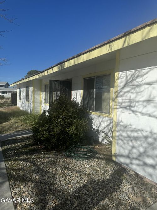 1054-a-21400 Jupiter Pl, California City, CA, 93505-2370 | Card Image