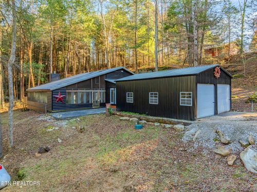 135 White Creek Ct, Deer Lodge, TN, 37726-3607 | Card Image