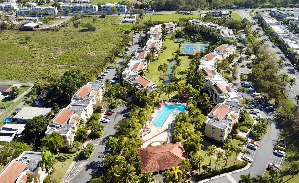 Residential en venta en VEGA ALTA, # 901 COND. EL DORADO CLUB, 1564 m²
