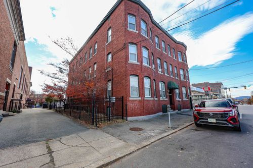 apt-11-97 Bridge St, Manchester, NH, 03101-1634 | Card Image