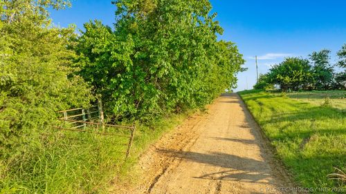 1093 N 4260 Rd, Hugo, OK, 74743-5751 | Card Image