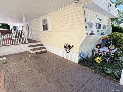 e-10-658 Sound Ave, Calverton, NY, 11933-1021 | Card Image