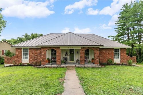 205 E Dauxville Dr, Richmond, MO, 64085-1201 | Card Image
