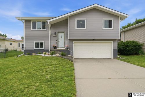 2241 W Laguna Rd, Lincoln, NE, 68522-1152 | Card Image