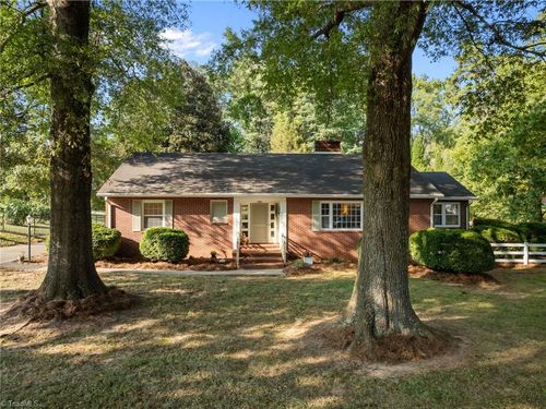 502 W Hunter St, Madison, NC, 27025-1806 | Card Image