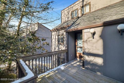 124 Cross Country Ln, Tannersville, PA, 18372-7707 | Card Image