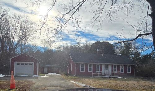 22 Oak St, Ashaway, RI, 02804-2207 | Card Image