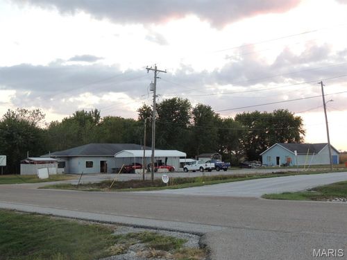 2105 S 4th St, Greenville, IL, 62246-2622 | Card Image