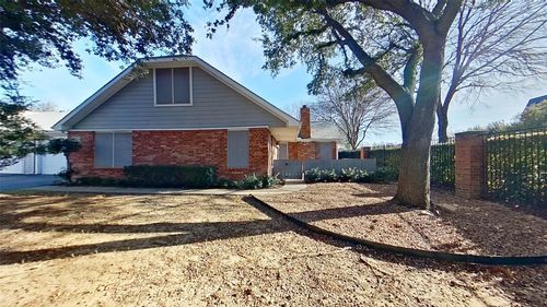 1004 Bridges Dr, Arlington, TX, 76012-2049 | Card Image