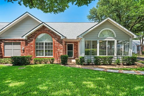 908 Bridges Dr, Arlington, TX, 76012-2047 | Card Image