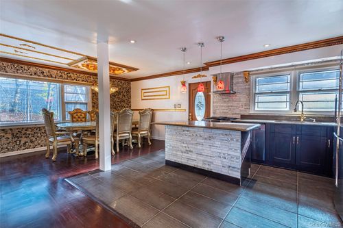 244 Grand Central Pkwy, Little Neck, NY, 11362-2333 | Card Image