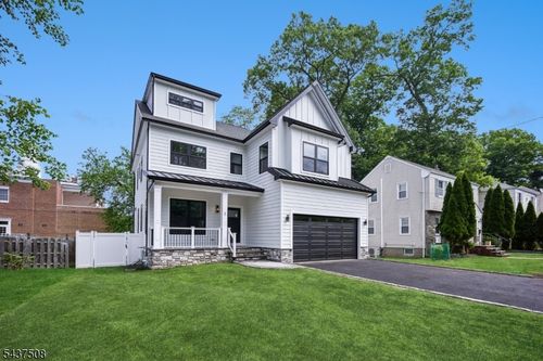 5 Briar Cliff Rd, Livingston, NJ, 07039-2220 | Card Image