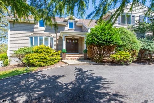 68 Rockledge Dr, Livingston, NJ, 07039-1124 | Card Image