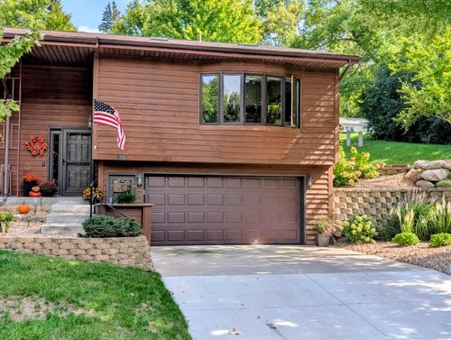 1202 Oak Dr, Montevideo, MN, 56265-1061 | Card Image