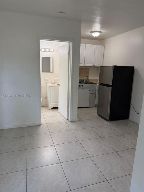 7-3031 Ne 21st Ter, Oakland Park, FL, 33306-1241 | Card Image