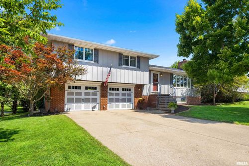 421 Crestview Dr, Metamora, IL, 61548-9658 | Card Image