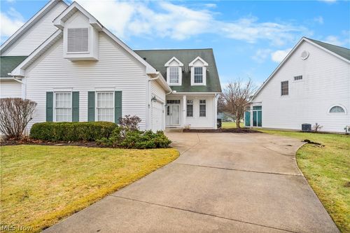 25 Golf View Ln, North Olmsted, OH, 44070-5721 | Card Image