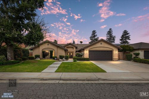 8836 Sierra Oak Dr, Bakersfield, CA, 93311-2438 | Card Image