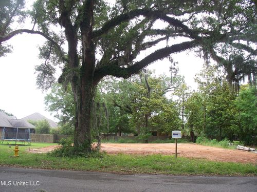 2157 Harmanson Vue, Biloxi, MS, 39531-5213 | Card Image