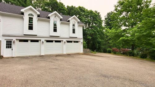19 Friendship Ln, Red Hook, NY, 12571-4640 | Card Image