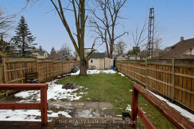 666 Lorne Ave, Home with 5 bedrooms, 3 bathrooms and 1 parking in London ON | Image 34