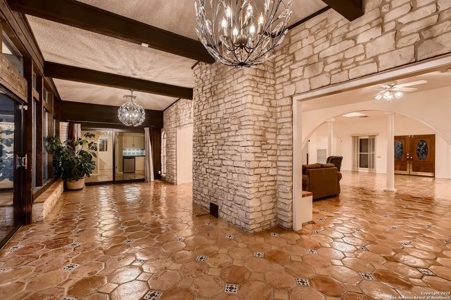 201 Sheffield, House other with 5 bedrooms, 5 bathrooms and null parking in Castle Hills TX | Image 25